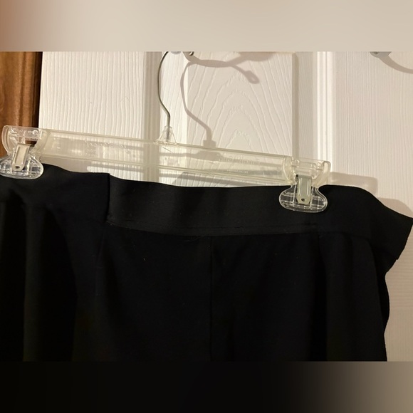 Chaus Women's Elegant Black Straight Leg Trousers size Large with stretchy band. - Picture 4 of 4